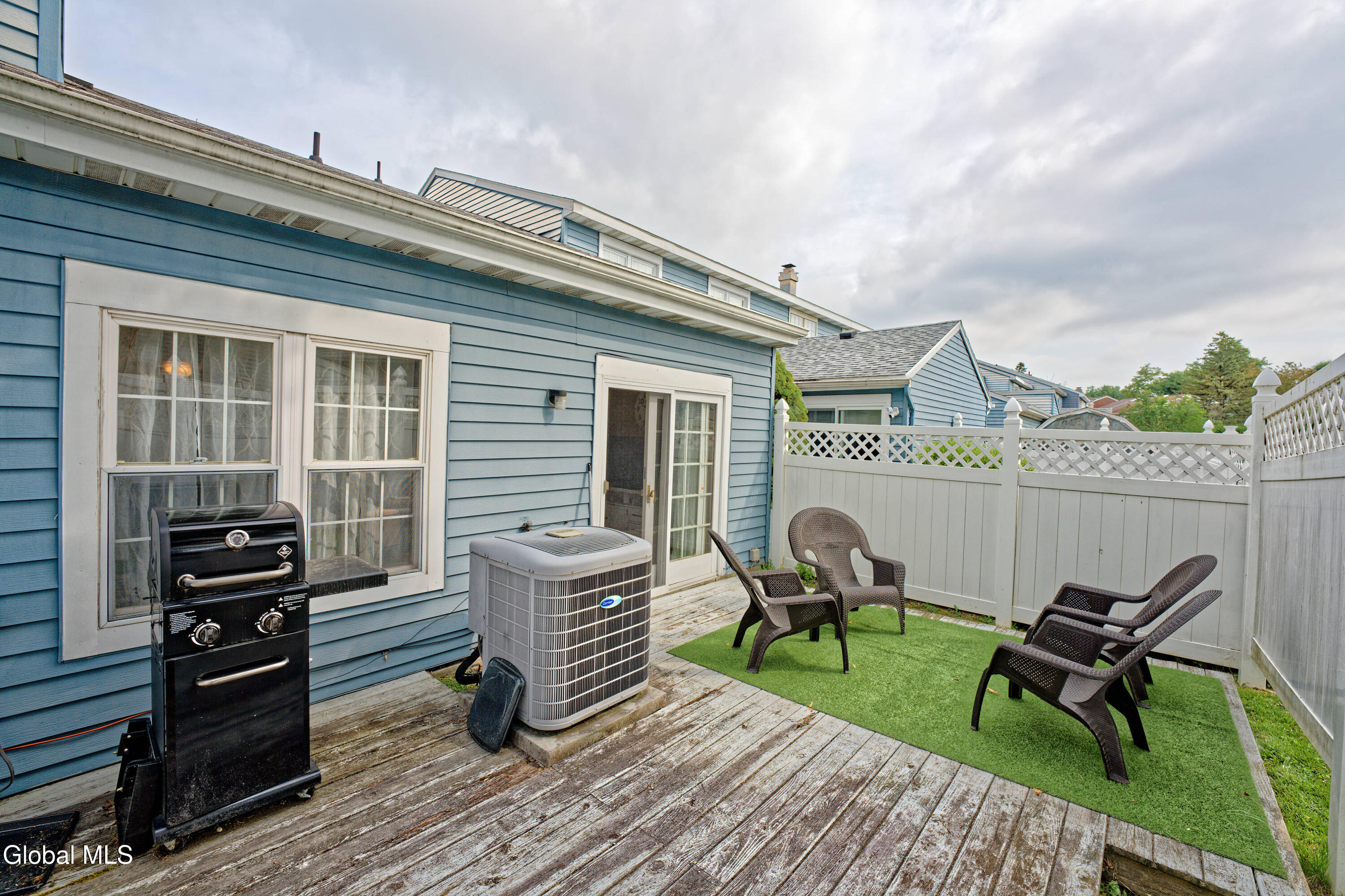 11 Fox Hollow Square Cohoes NY 12047