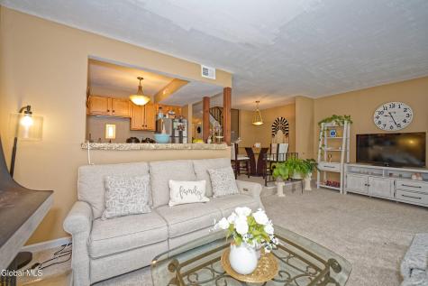 11 Fox Hollow Square Cohoes NY 12047