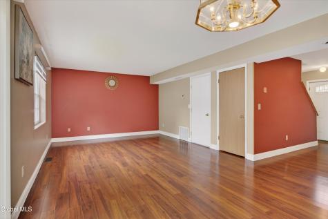 17 Diane Court Cohoes NY 12047