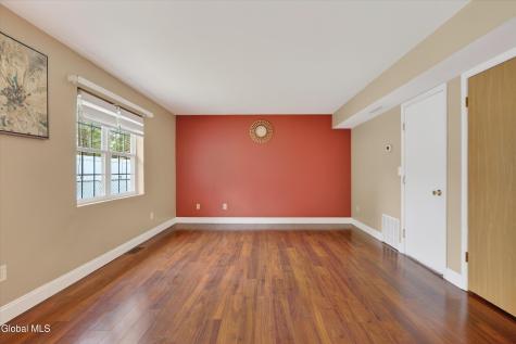 17 Diane Court Cohoes NY 12047
