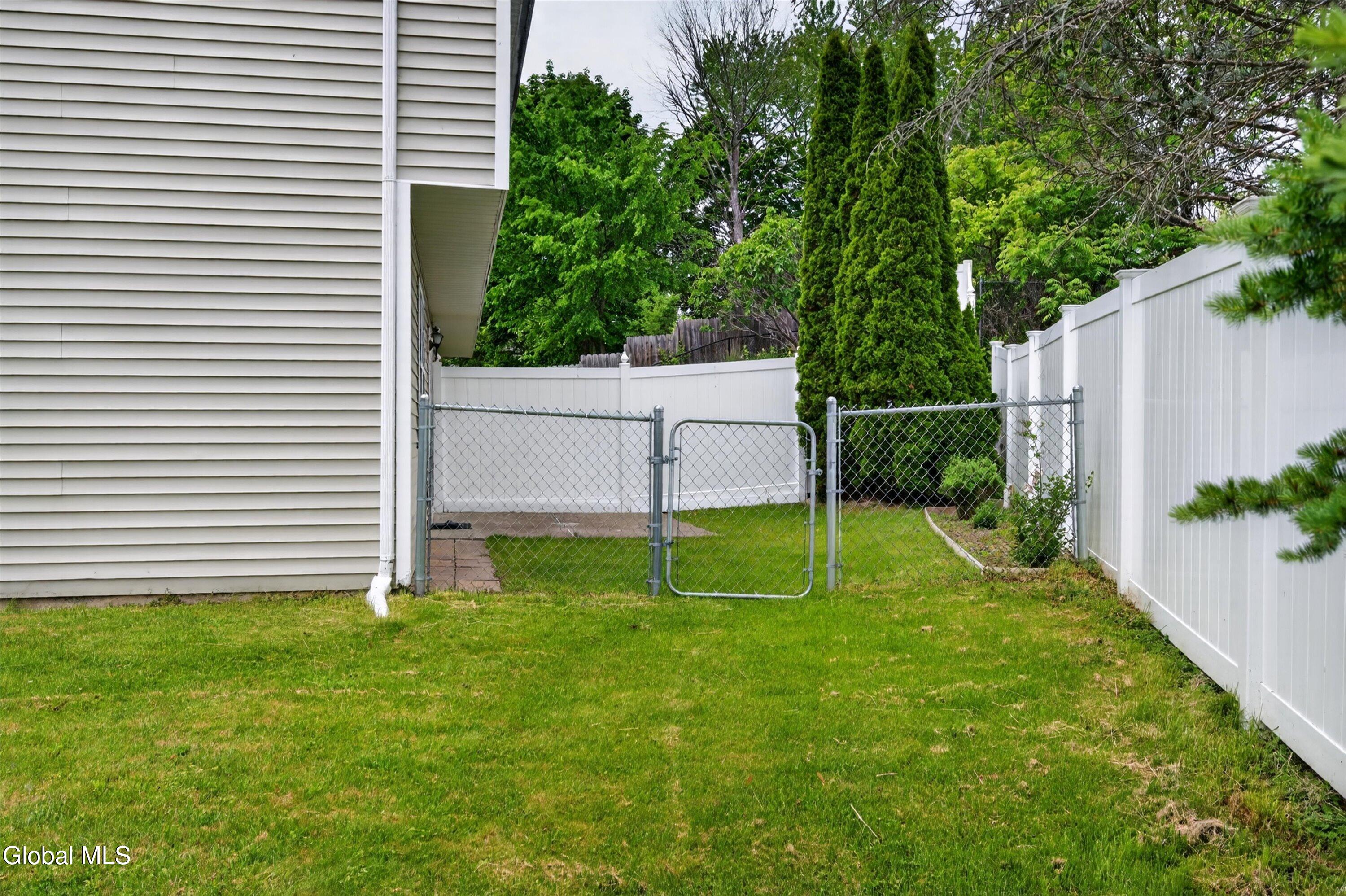 17 Diane Court Cohoes NY 12047