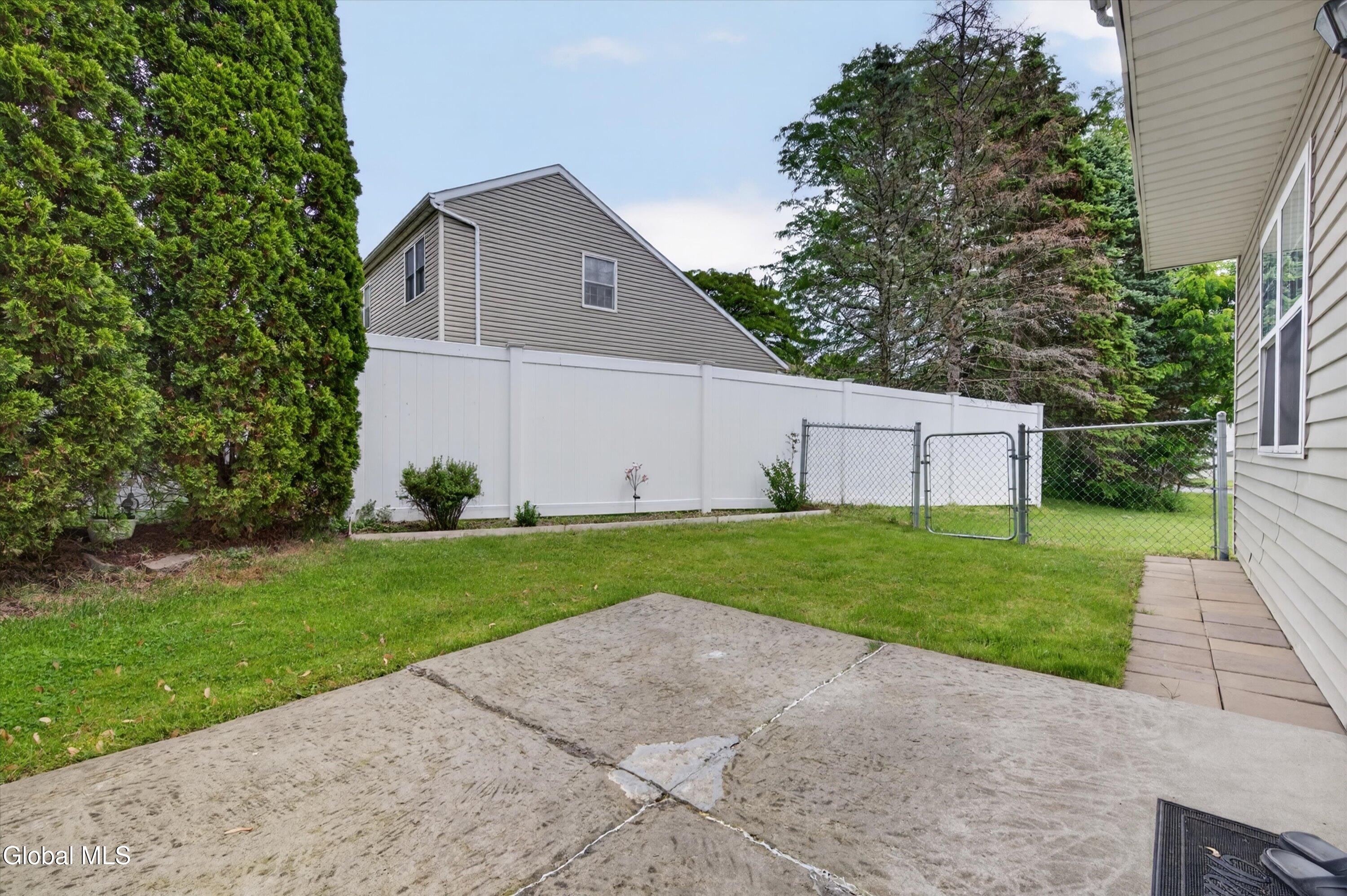 17 Diane Court Cohoes NY 12047