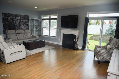 184 Fieldstone Drive Niskayuna NY 12304