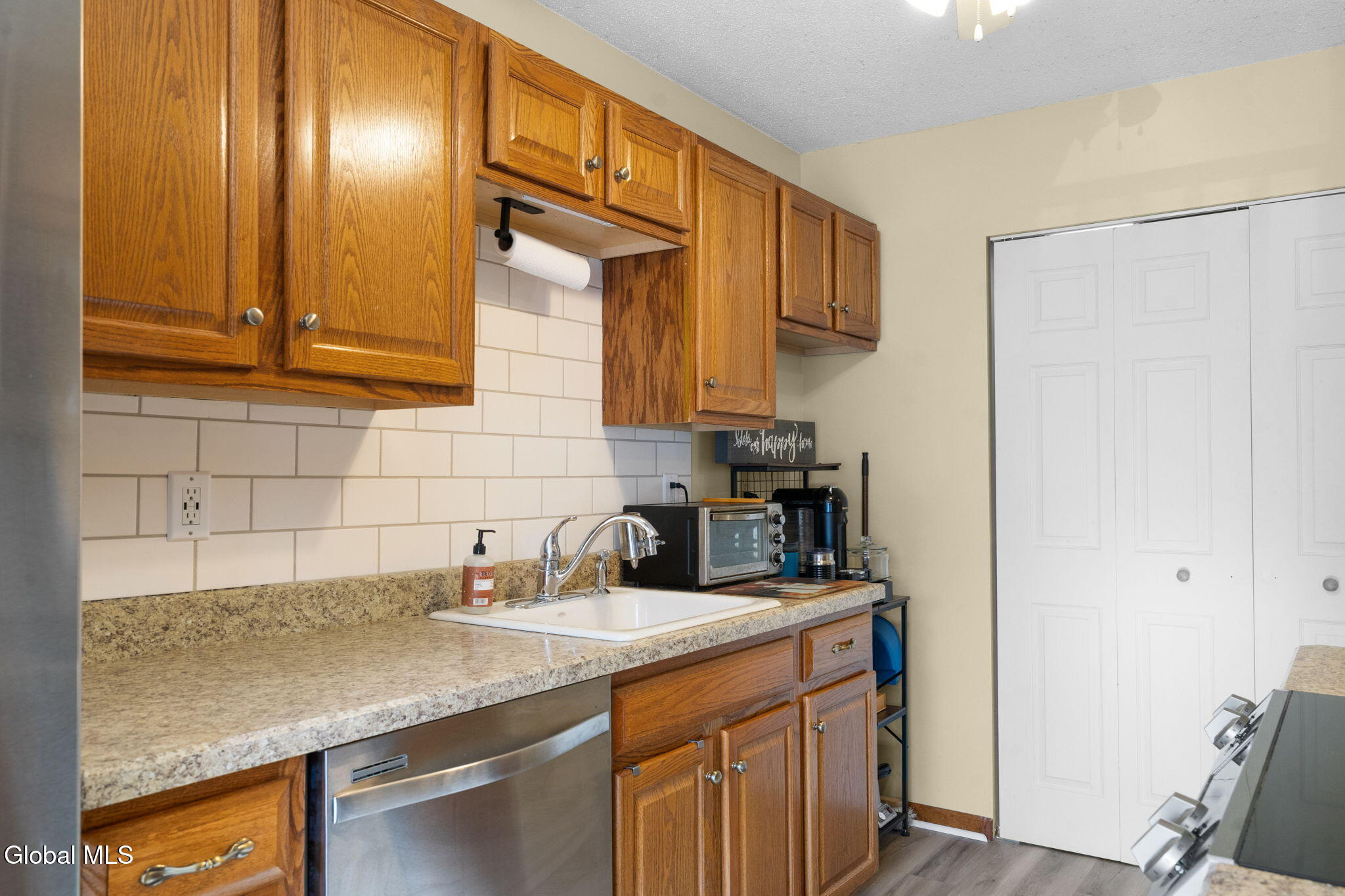 1906 Cambridge Manor Drive Schenectady NY 12302