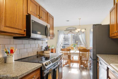 1906 Cambridge Manor Drive Schenectady NY 12302