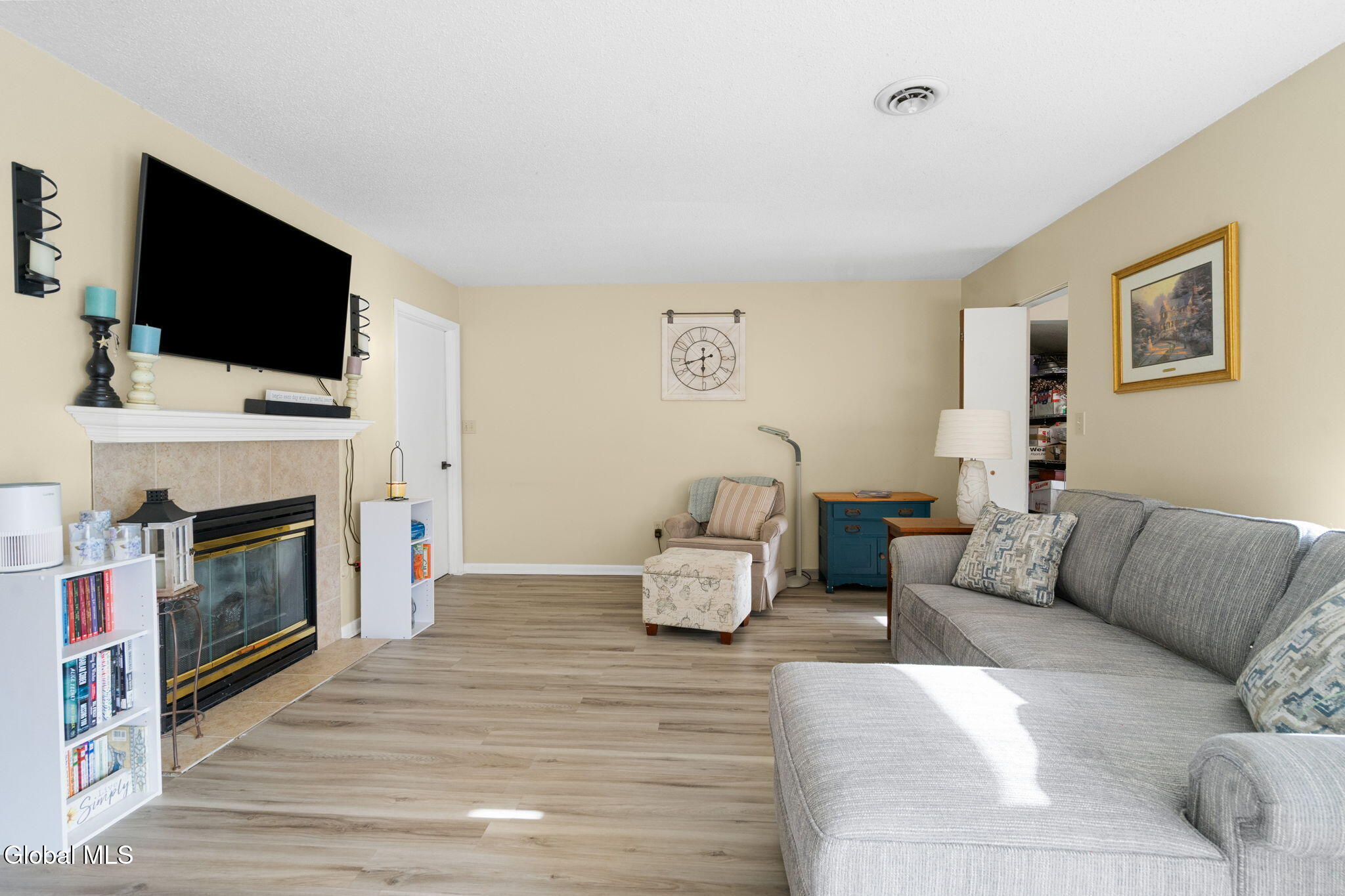 1906 Cambridge Manor Drive Schenectady NY 12302