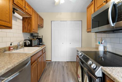 1906 Cambridge Manor Drive Schenectady NY 12302