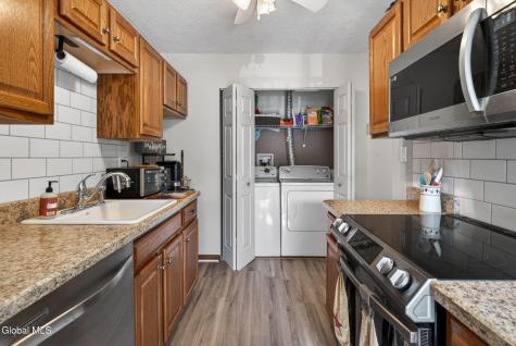 1906 Cambridge Manor Drive Schenectady NY 12302