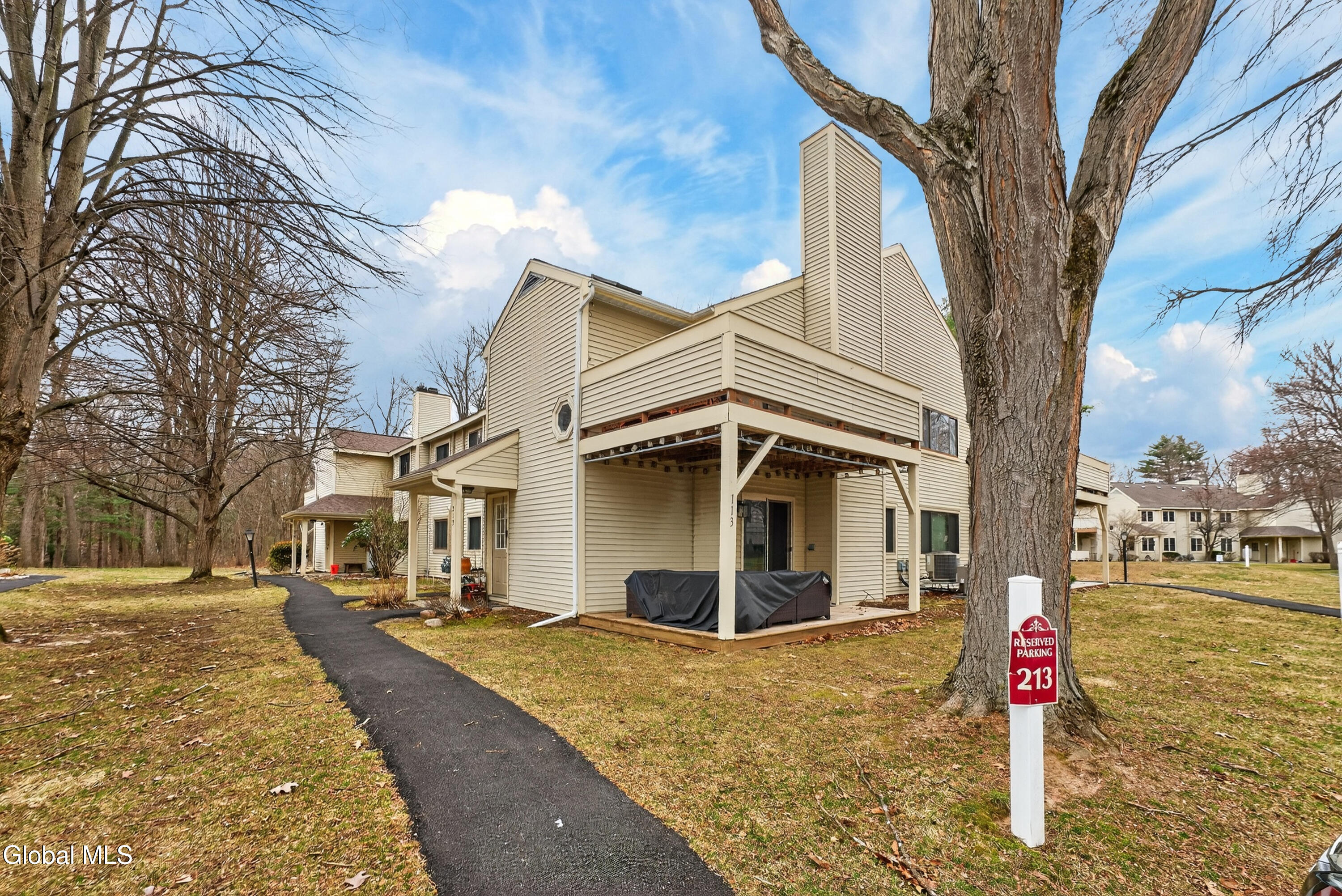 Halfmoon NY, 213 Grenadier Court