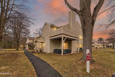 213 Grenadier Court Halfmoon NY 12065