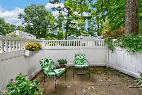 7 Spruce Court Delmar NY 12054
