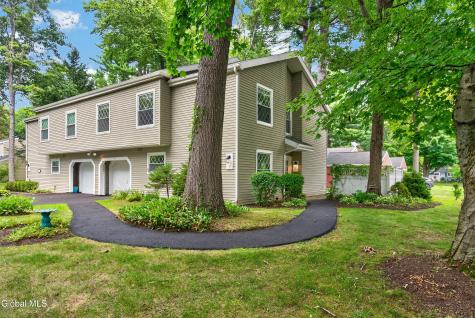 7 Spruce Court Delmar NY 12054