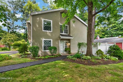 7 Spruce Court Delmar NY 12054