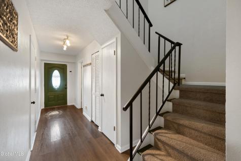 20 Carriage Road Clifton Park NY 12065
