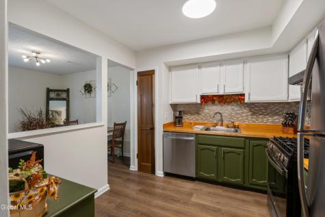 20 Carriage Road Clifton Park NY 12065