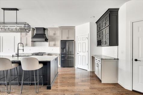 22 Stacey Way Troy NY 12180