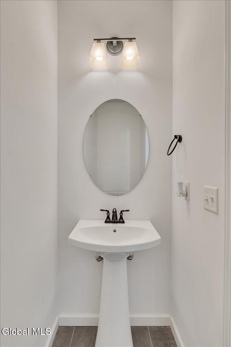 22 Stacey Way Troy NY 12180