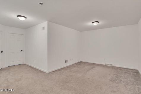 22 Stacey Way Troy NY 12180