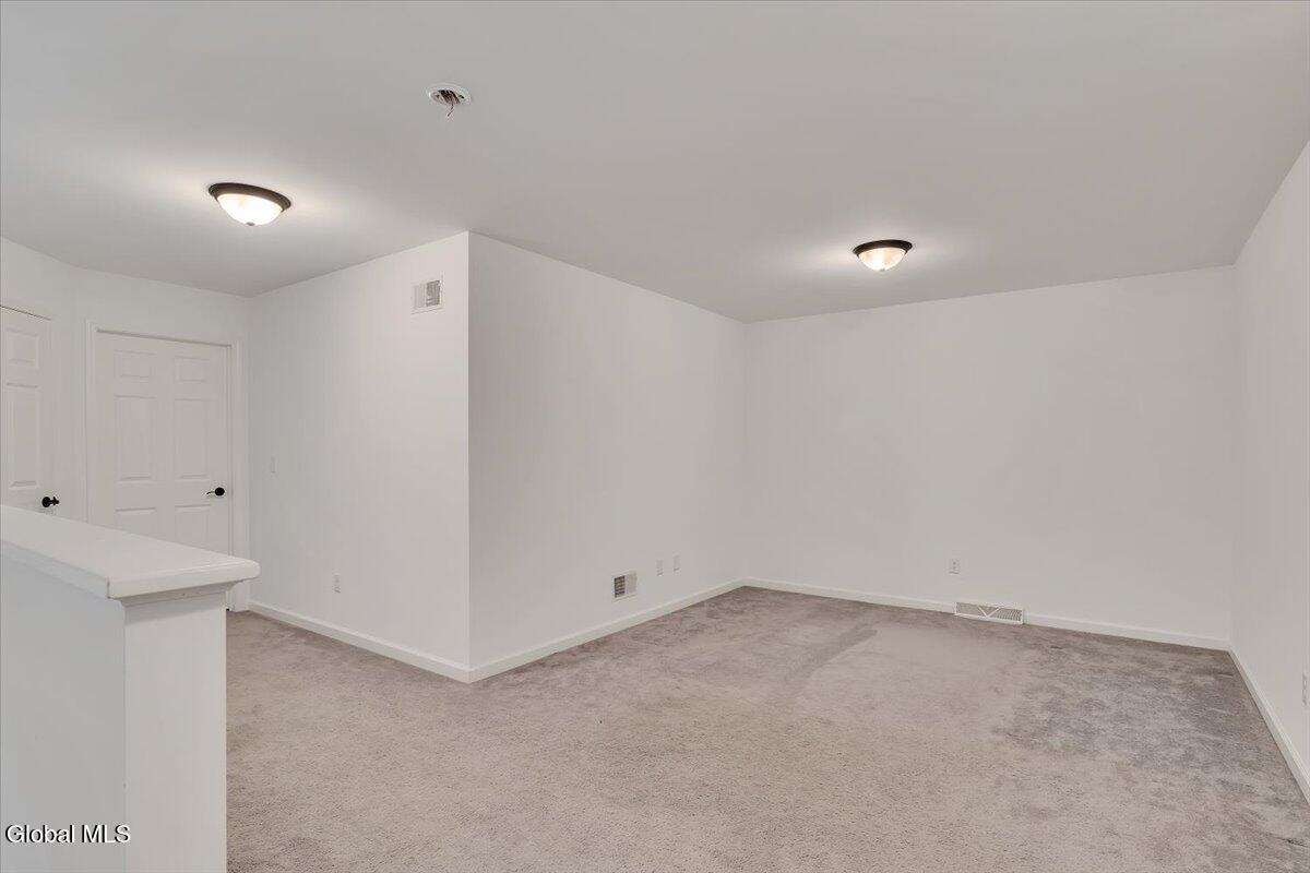 22 Stacey Way Troy NY 12180