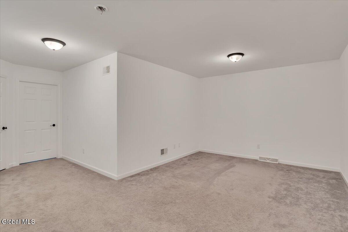 22 Stacey Way Troy NY 12180