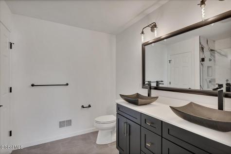 22 Stacey Way Troy NY 12180