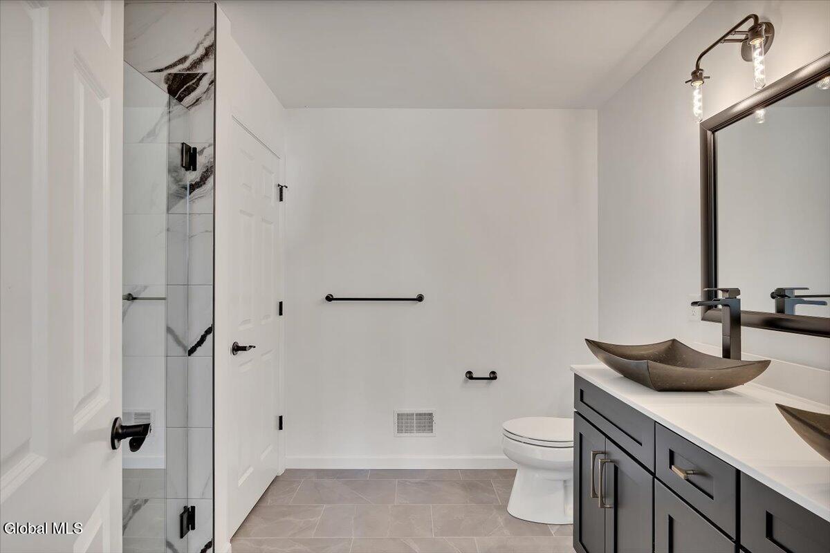 22 Stacey Way Troy NY 12180