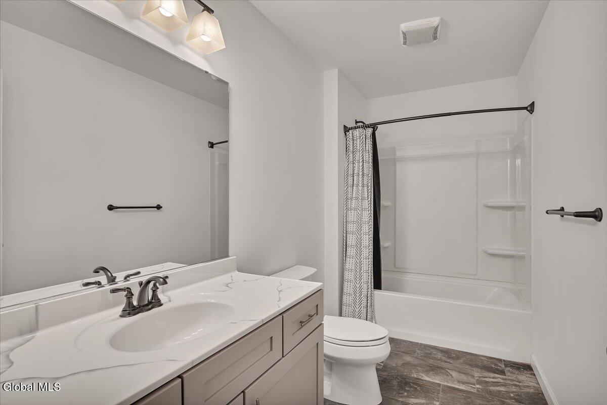 22 Stacey Way Troy NY 12180