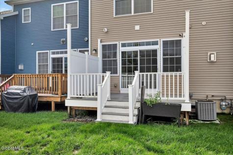 22 Stacey Way Troy NY 12180