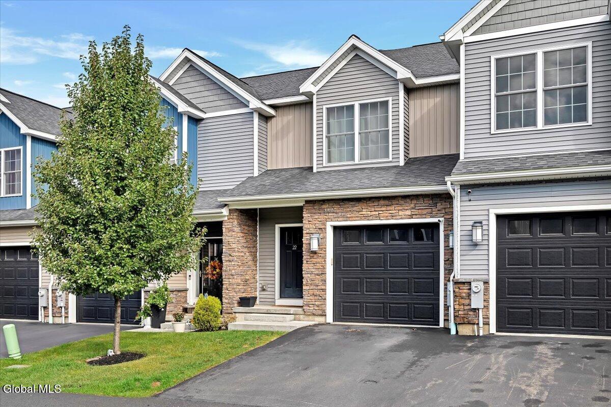 22 Stacey Way Troy NY 12180