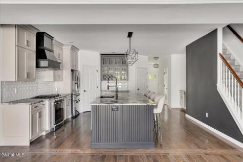 22 Stacey Way Troy NY 12180