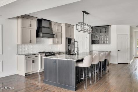 22 Stacey Way Troy NY 12180