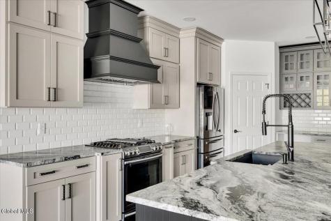 22 Stacey Way Troy NY 12180