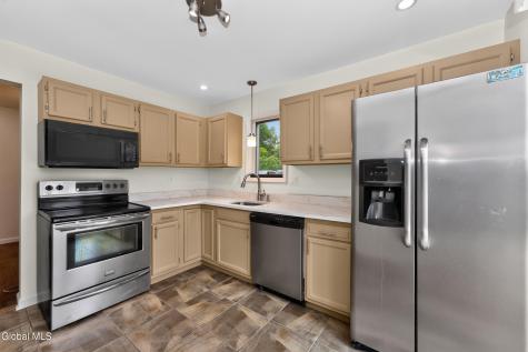 20 Bridgewood Lane Watervliet NY 12189