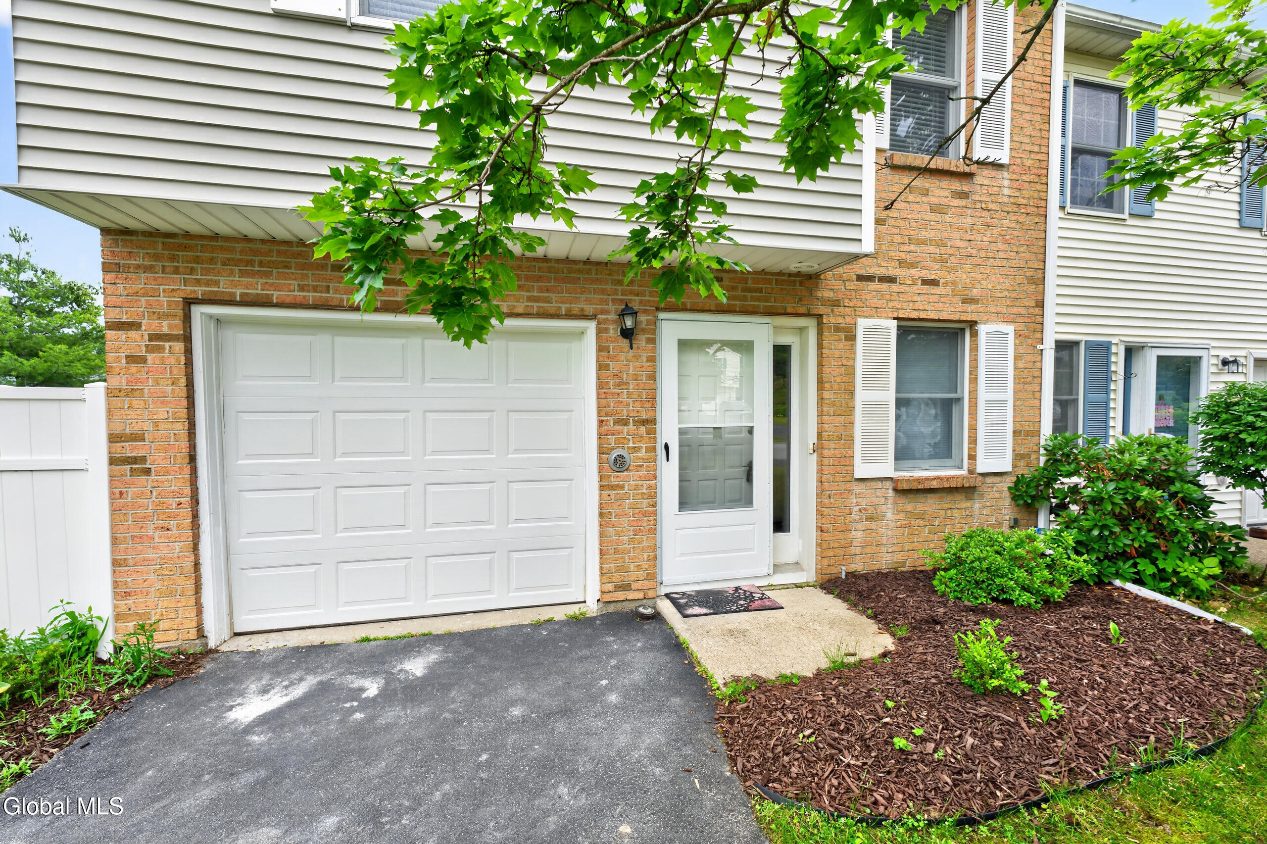 20 Bridgewood Lane Watervliet NY 12189