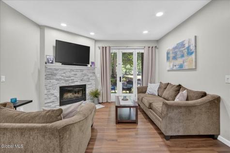 4703 S Foxwood Drive Clifton Park NY 12065
