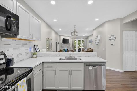 4703 S Foxwood Drive Clifton Park NY 12065