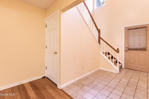 21 Standish Drive Glenmont NY 12077