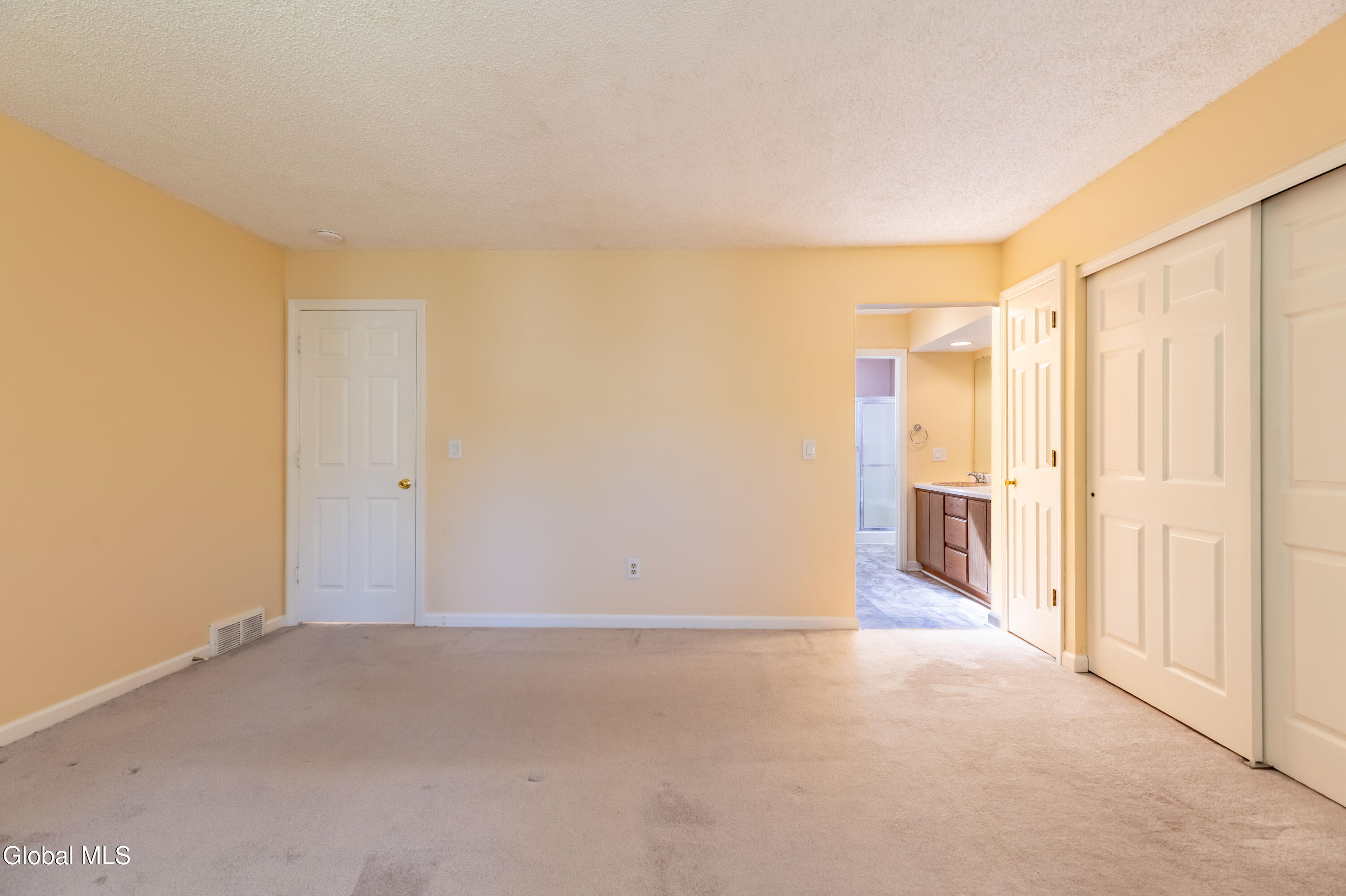 21 Standish Drive Glenmont NY 12077