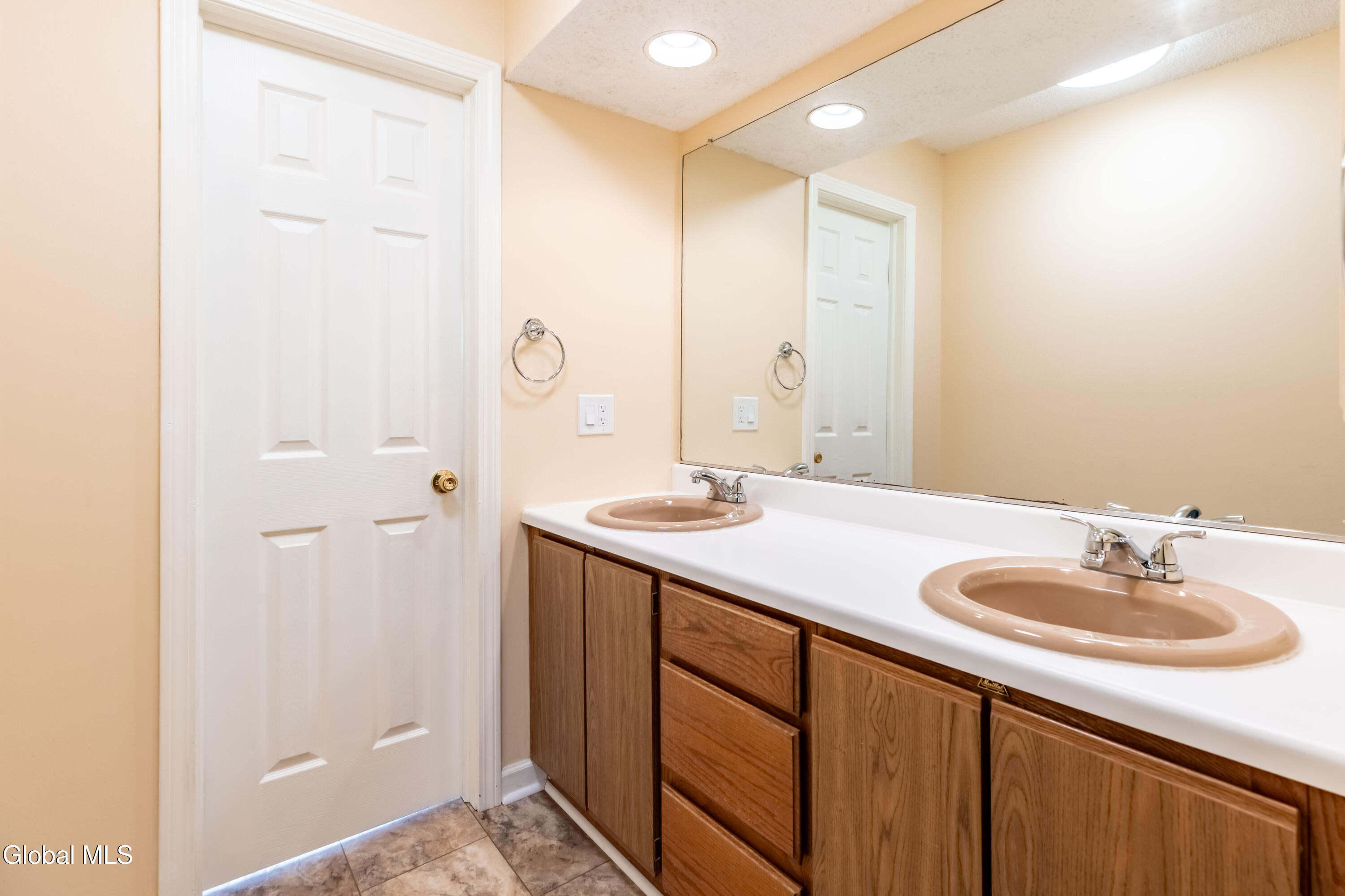 21 Standish Drive Glenmont NY 12077