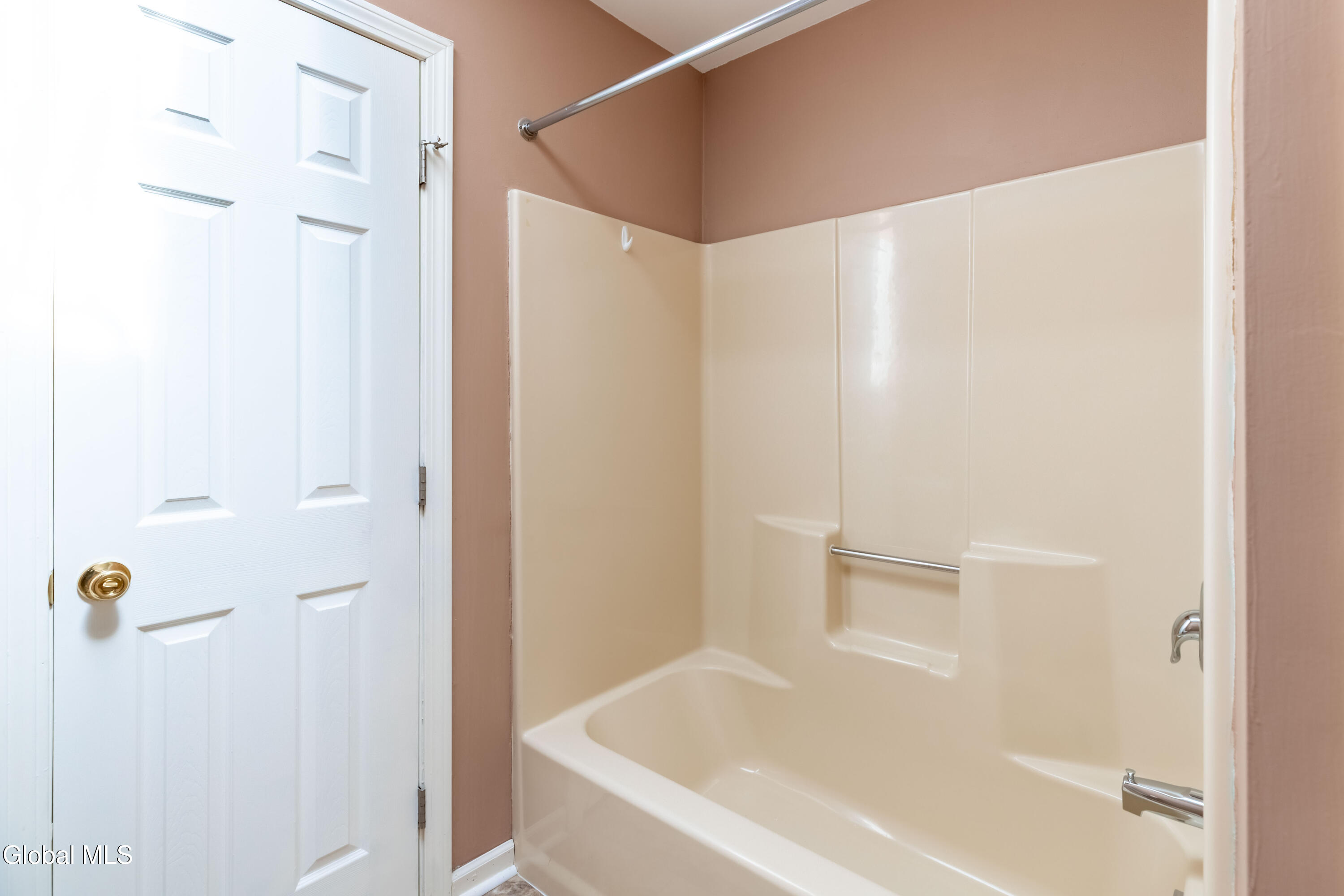 21 Standish Drive Glenmont NY 12077