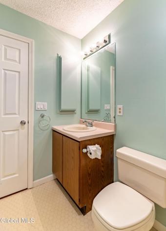 21 Standish Drive Glenmont NY 12077