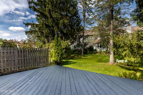 21 Standish Drive Glenmont NY 12077