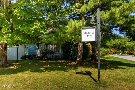 21 Standish Drive Glenmont NY 12077