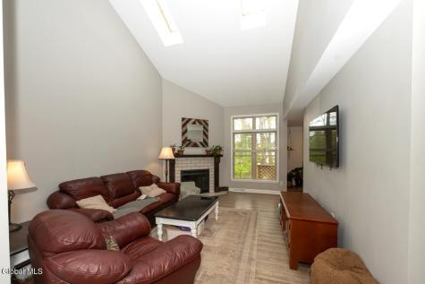 117 Garnett Lane Slingerlands NY 12159