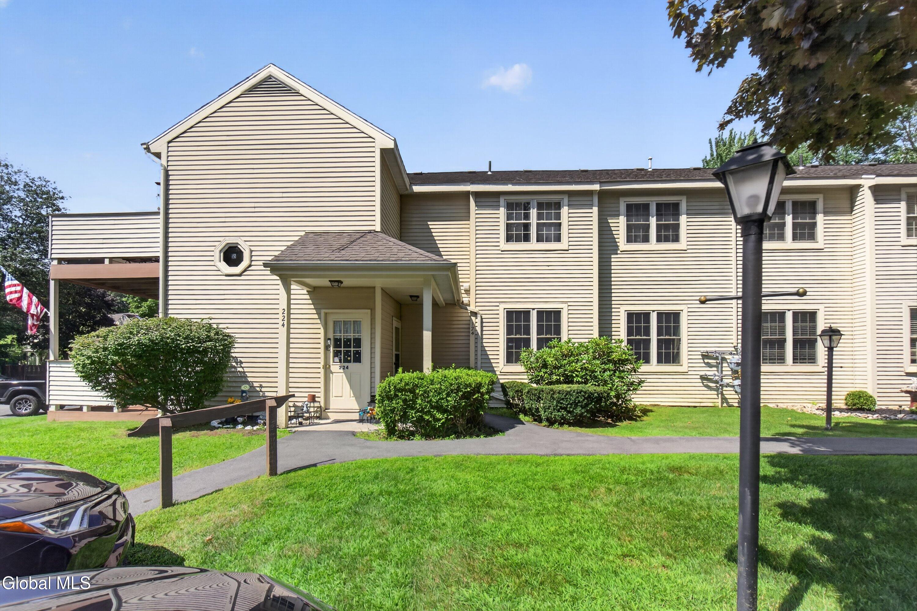 124 Monmouth Way Halfmoon NY 12065