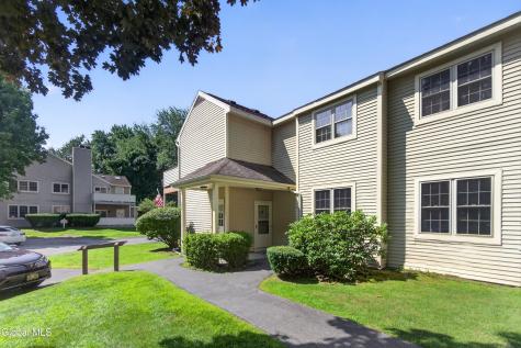 124 Monmouth Way Halfmoon NY 12065