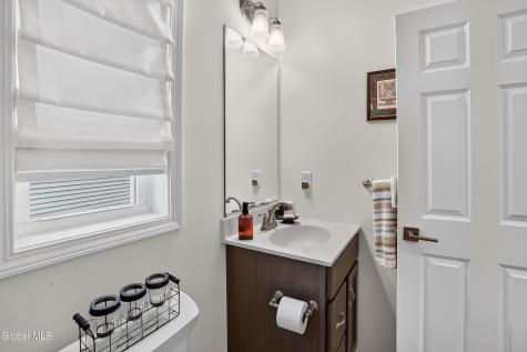 16 Joshua Place Glenmont NY 12077
