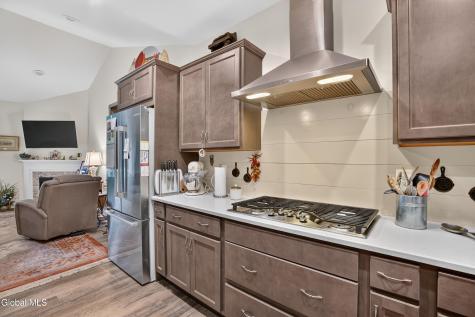 16 Joshua Place Glenmont NY 12077