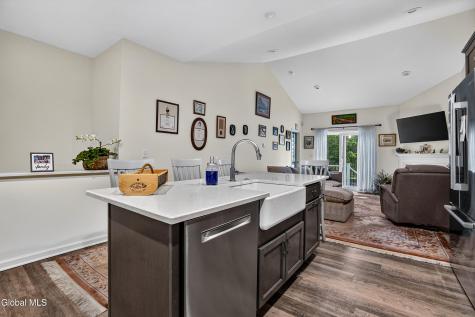 16 Joshua Place Glenmont NY 12077