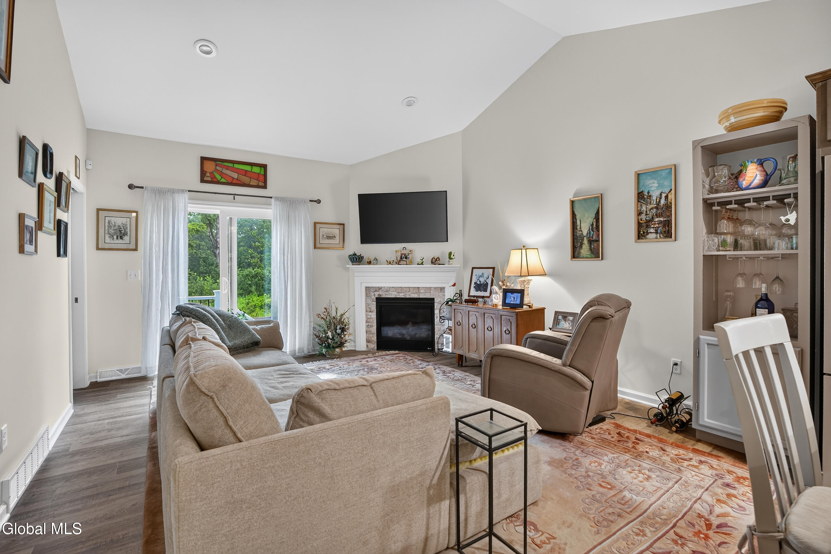 16 Joshua Place Glenmont NY 12077